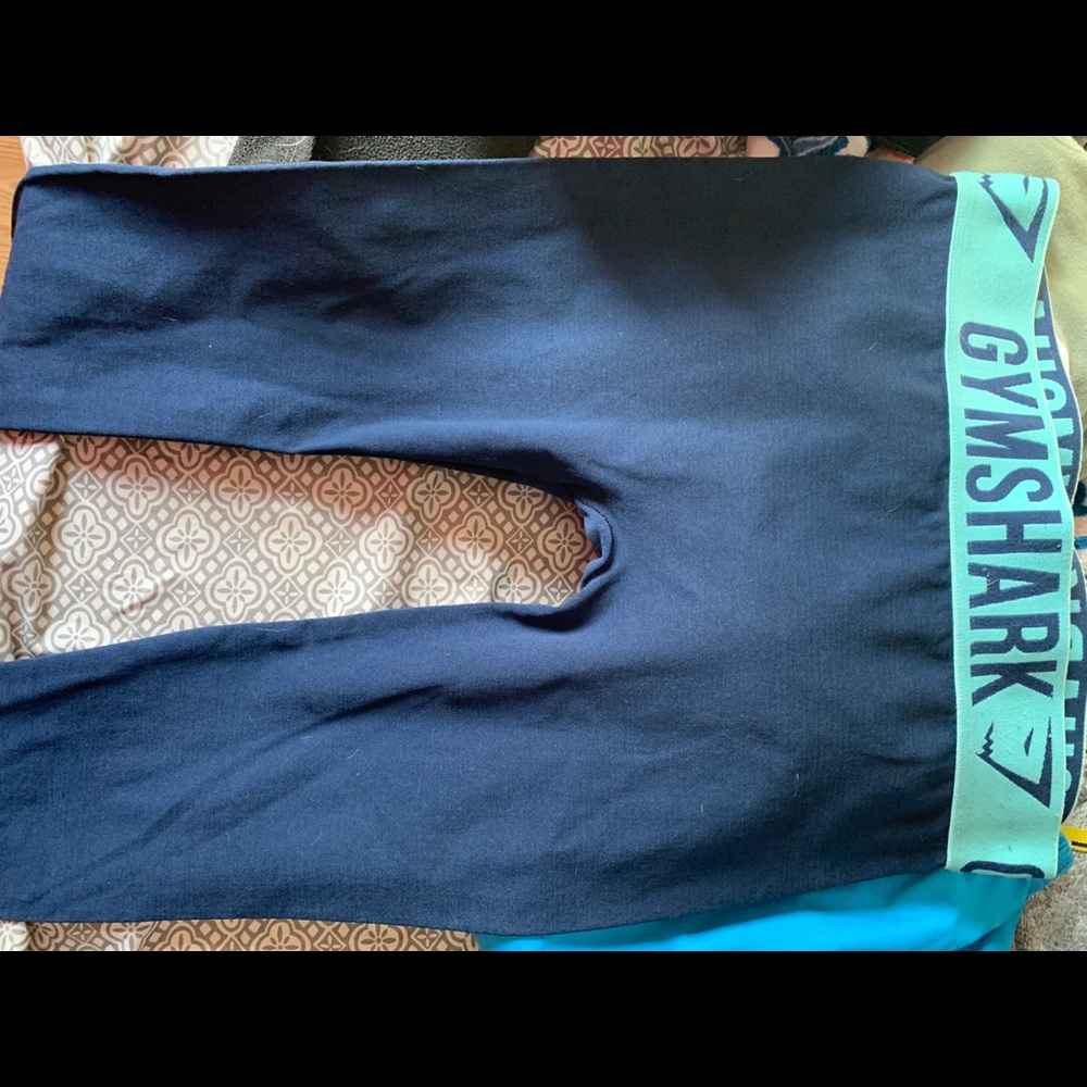 Gym shark leggings